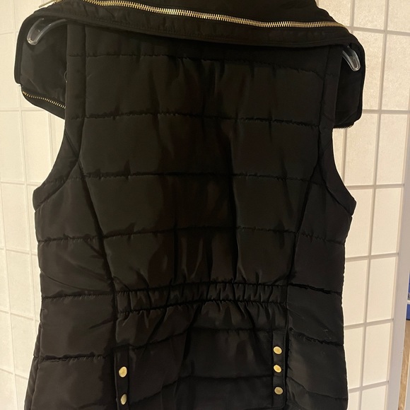 Black Quilted Vest - Picture 5 of 8